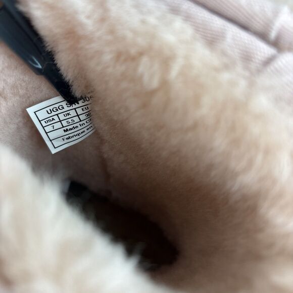 Women's UGG Boots Classic Short Baby Pink Perforated Sz 7 Festival Boho Rare! - Picture 12 of 16